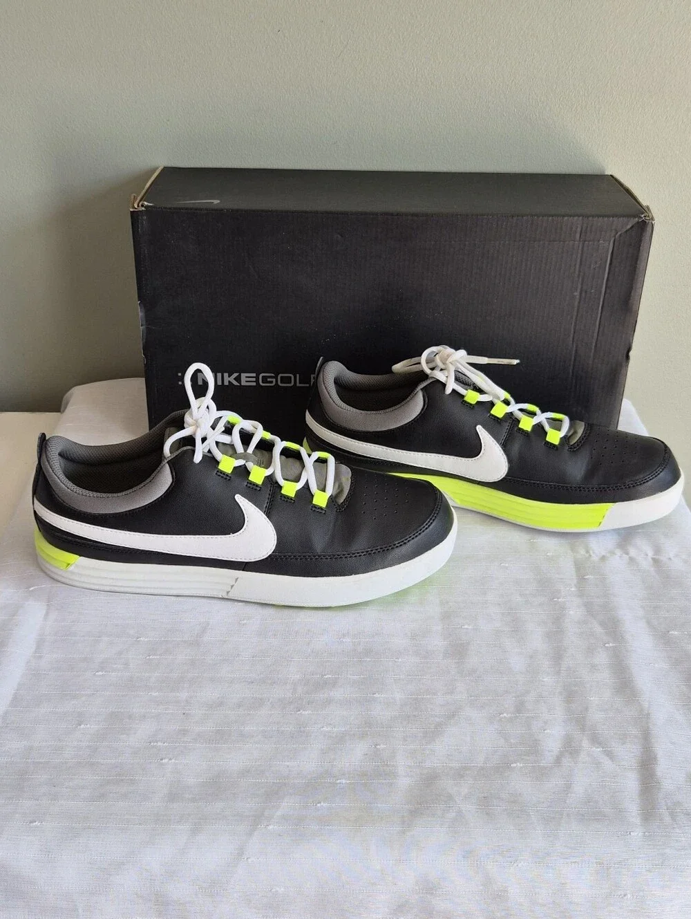 The VT Nike Junior Spikeless Golf Shoes Size 6Y